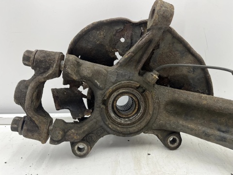 Zwrotnica Mazda 6 II GH 07-12r. 2.2 MZR-CD diesel piasta lewy przód
