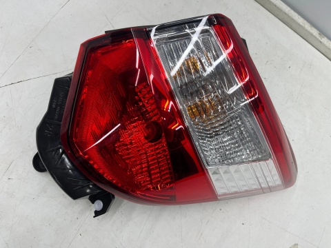 Lampa Toyota Yaris 3 III P13 LIFT 17-20r. NOWA prawa tylna w błotnik zwykła na żarówki oryginalna prawy tył EUROPA 81550-0db61