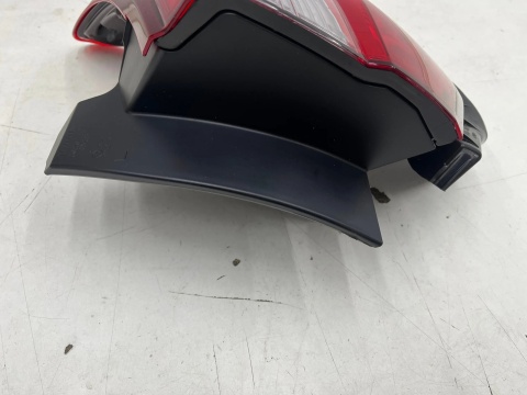 Lampa Toyota Yaris 3 III P13 LIFT 17-20r. NOWA prawa tylna w błotnik zwykła na żarówki oryginalna prawy tył EUROPA 81550-0db61