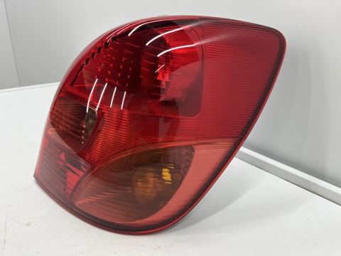 Lampa Toyota Corolla Verso 1 I 01-04r. NOWA prawa tylna w błotnik zwykła na żarówki oryginalna prawy tył EUROPA 81551-13540
