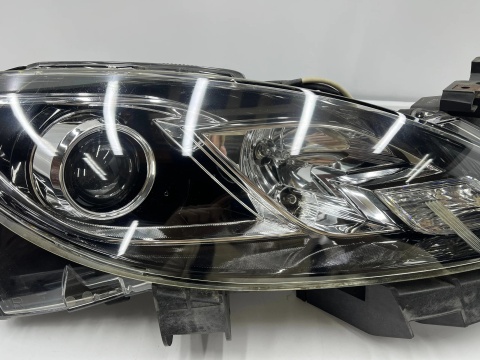 Lampa reflektor Mazda 6 II GH 07-10r. PRAWA przednia EU soczewka oryginalna prawy przód