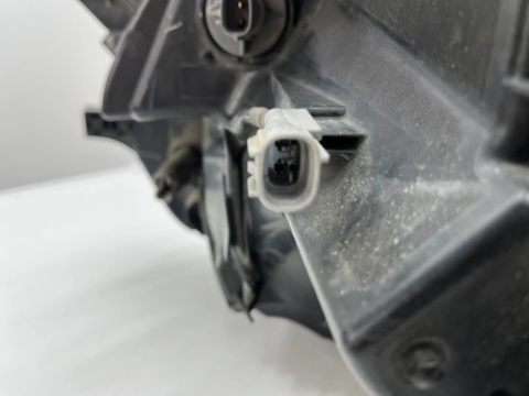 Lampa reflektor Mitsubishi L200 KJ KK KL KB 15-19r. PRAWA przednia EU oryginalna zwykła prawy przód 8301с730