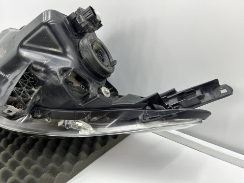 Lampa reflektor Mitsubishi L200 KJ KK KL KB 15-19r. PRAWA przednia EU oryginalna zwykła prawy przód 8301с730