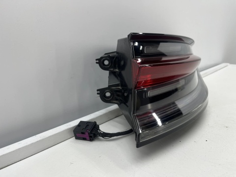 Lampa Porsche Macan I 95b LIFT 18r.- PRAWA tylna w błotnik ORYGINALNA prawy tył Europa 95b945092l