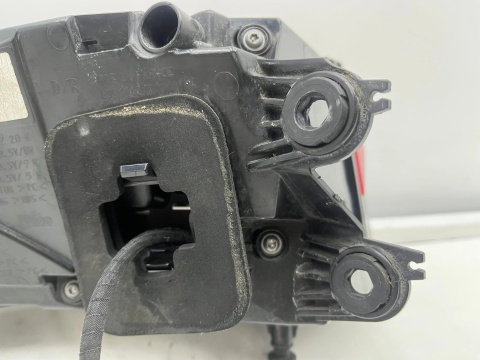 Lampa Porsche Macan I 95b LIFT 18r.- PRAWA tylna w błotnik ORYGINALNA prawy tył Europa 95b945092l