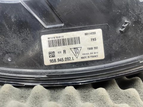 Lampa Porsche Macan I 95b LIFT 18r.- PRAWA tylna w błotnik ORYGINALNA prawy tył Europa 95b945092l