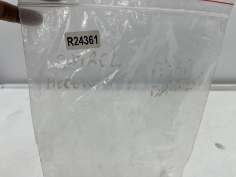 Półka bagażnika Nissan Patrol Y61 GU GR 02-04r. mocowania rolety bagażnika zaczepy Komplet