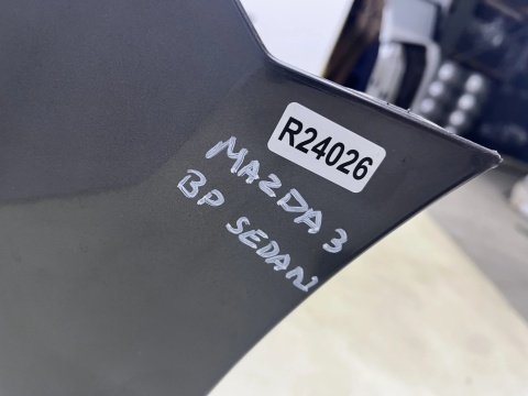 Zderzak przedni Mazda 3 BP IV 19r.- Sedan przód PDC BCKA-50031