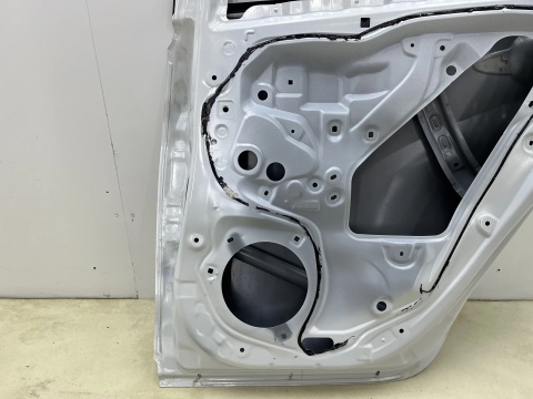 Drzwi Mazda 2 Hybrid Toyota Yaris 4 IV XP21 20r.- prawe tylne prawy tył