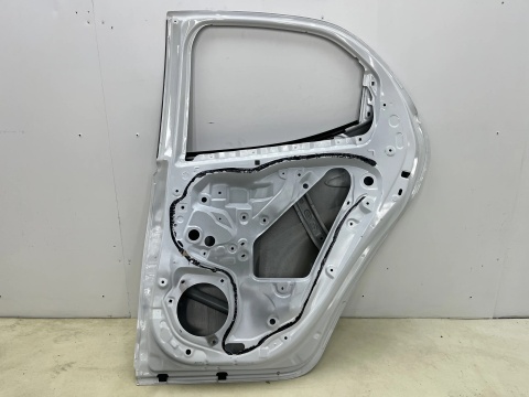 Drzwi Mazda 2 Hybrid Toyota Yaris 4 IV XP21 20r.- prawe tylne prawy tył