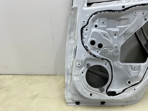 Drzwi Mazda 2 Hybrid Toyota Yaris 4 IV XP21 20r.- prawe tylne prawy tył