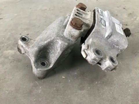 Poduszka skrzyni biegów Volkswagen Audi Seat Skoda mocowanie łapa silnika
