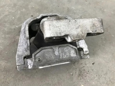 Poduszka skrzyni biegów Volkswagen Audi Seat Skoda mocowanie łapa silnika