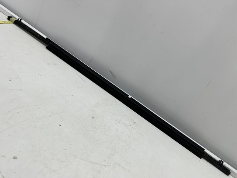 Listwa Mazda CX-5 II CX5 II KF 17-25r. prawa tylna uszczelka drzwi zgarniająca CHROM zewnętrzna