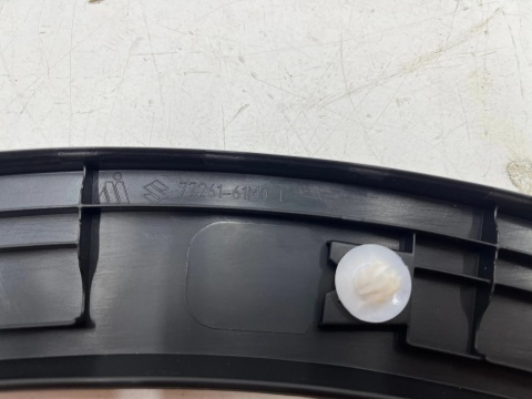 Listwa Suzuki SX4 S-Cross 13-21r. lewy tylni rant nadkola błotnika nowe orginalne 77260-61m00-5pk