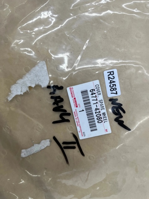 Osłona koło zapasowe Toyota RAV4 II 00-05r. dekielek na rezerwę klapy bagażnika oryginalny 64771-42080
