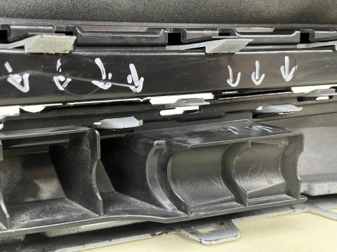Zderzak przedni VW Touran R-Line 3 III 15r.- przód PDC spryski 5TA807221M
