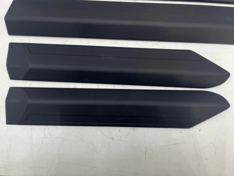 Listwa Suzuki Ignis 3 III 16r.- 5Drzwi KOMPLET listew na drzwi dodatkowe ochronne