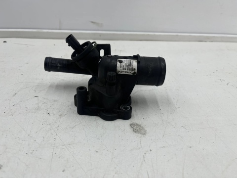 Obudowa termostatu Opel Movano B Master 3 III NV400 10-24r. 2.3 CDTI dCI TERMOSTAT 8200978549