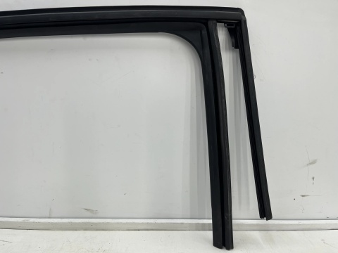 Uszczelka Peugeot 3008 2 II p84e Citroen C5 Aircross 16-24r. guma prawych tylnych drzwi prawy tył listwa 9811246780