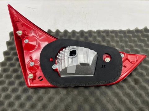 Lampa Toyota Auris II E18 Corolla HB 12-15r. NOWA prawa tylna w klapę bagażnika EU Oryginalna 81581-02460