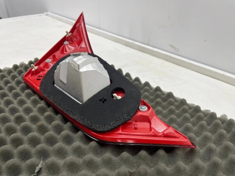 Lampa Toyota Auris II E18 Corolla HB 12-15r. NOWA prawa tylna w klapę bagażnika EU Oryginalna 81581-02460