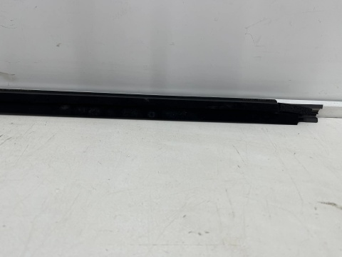 Listwa Hyundai ix35 09-15r. NOWA prawa przednia listwa zgarniająca uszczelka 822202s000