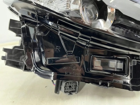 Lampa reflektor Mazda 3 IV BP 19r.- PRAWA przednia LED EU bcjh-51030