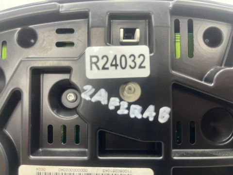 Licznik Opel Zafira B 05-14r. DIESEL zegary obrotomierz automat 13216661