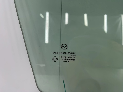 Szyba boczna Mazda CX-30 CX30 19r.- prawa przednia szyba z drzwi