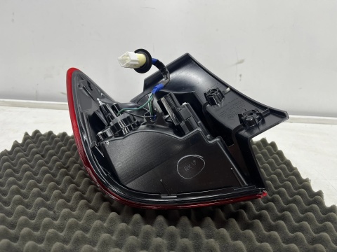 Lampa Mitsubishi ASX I Outlander Sport 10-19r. NOWA prawa tylna LED EU Oryginalna w błotnik prawy tył 8330b194