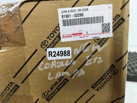 Lampa Toyota Corolla IX E12 SEDAN 04-07r. Lift NOWA lewa tylna EU Oryginalna w błotnik lewy tył 81561-02260