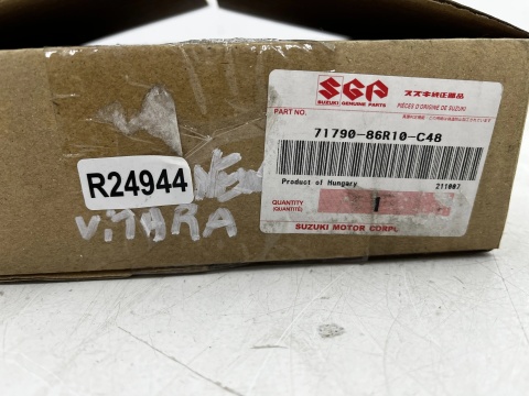 Listwa zderzaka Suzuki Vitara II III LIFT 18r.- nakładka zaślepka atrapy na radar chromowana orygin listewka 71790-86r10-c48