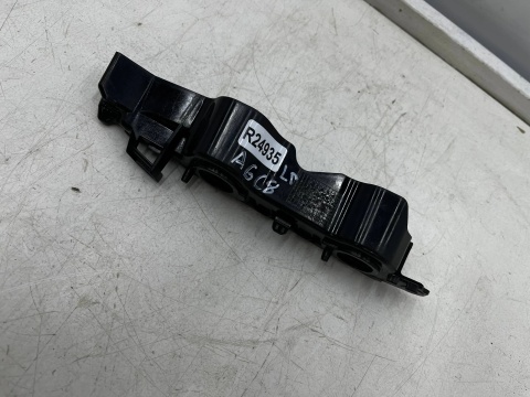 Ślizg Audi A6 C8 18-25r. lewe przednie mocowanie uchwyt zderzaka 4k0807283