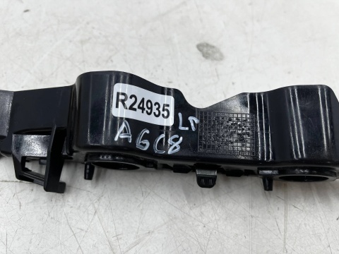 Ślizg Audi A6 C8 18-25r. lewe przednie mocowanie uchwyt zderzaka 4k0807283