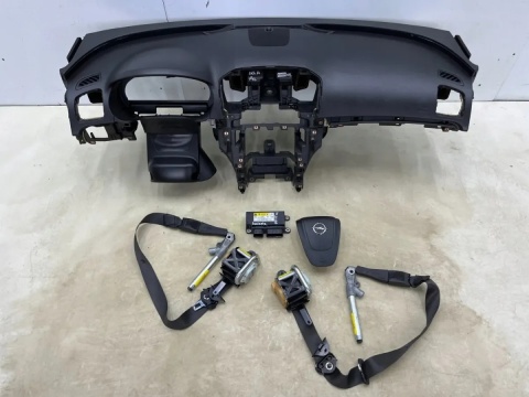 Deska rozdzielcza Opel Insignia A 08-13r. konsola poduszki powietrzne pasy