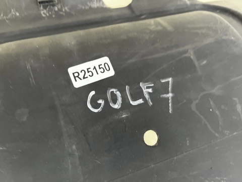 Osłona pod silnik VW Golf 7 VII Passat B8 12-22r. płyta dolna podwozia pod silnik 5q0825236