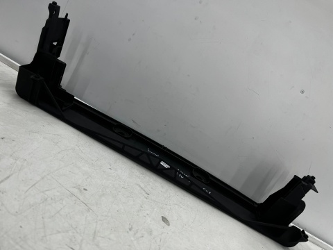 Mocowanie chłodnicy BMW F10 F11 F12 F13 F01 F02 F06 F07 18r- górna pokrywa panel chłodnic pasa przedniego Oryginalne 7804618