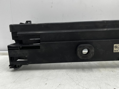 Mocowanie chłodnicy BMW F10 F11 F12 F13 F01 F02 F06 F07 18r- górna pokrywa panel chłodnic pasa przedniego Oryginalne 7804618