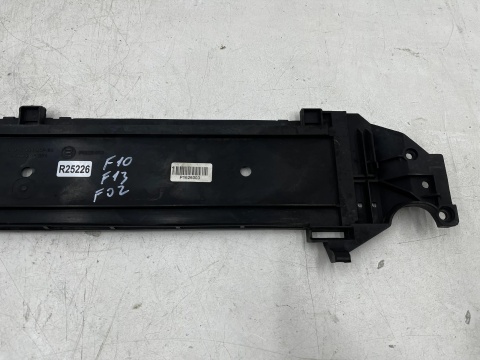 Mocowanie chłodnicy BMW F10 F11 F12 F13 F01 F02 F06 F07 dolna panel chłodnic pasa przedniego Oryginalne 7804619