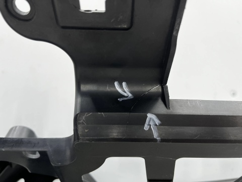 Pas przedni Citroen C4 Picasso II SpaceTourer 13-19r. wzmocnienie górne mocowanie atrapy osłona pasa plastikowa 9676051877