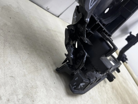 Pas przedni Kia Sportage 5 V NQ 21r.- wzmocnienie czołowe ramka chłodnic oryginalny 64101-r2000