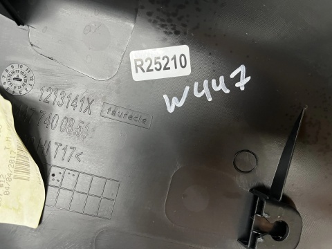Tapicerka Mercedes Vito w447 2014r.-boczek klapy bagażnika osłona zamka szyby otwieranej a4477400851