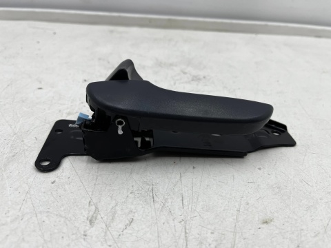 Klamka Kia Bongo K2500 K2700 K3000 3 III 04r.- lewa przednia wewnętrzna rączka 826104e000gw
