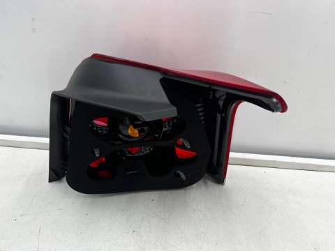 Lampa Toyota Avensis 2 II T25 LIFT 06-09r. HB sedan NOWA lewa tylna EU Oryginalna w błotnik lewy tył 81561-05130