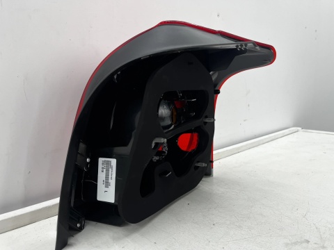 Lampa Toyota Avensis 2 II T25 LIFT 06-09r. HB sedan NOWA lewa tylna EU Oryginalna w błotnik lewy tył 81561-05130