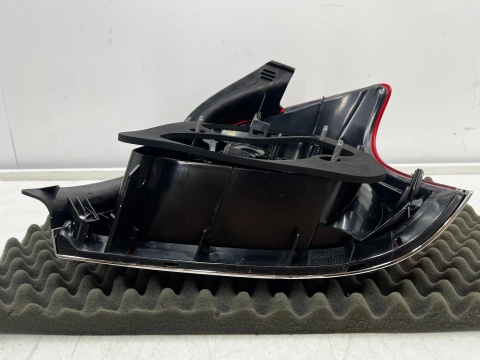 Lampa Toyota Avensis 2 II T25 LIFT 06-09r. HB sedan NOWA lewa tylna EU Oryginalna w błotnik lewy tył 81561-05130