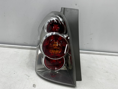 Lampa Toyota Corolla Verso II 04-07r. E121 NOWA lewa tylna EU Oryginalna w błotnik lewy tył 81561-0f020