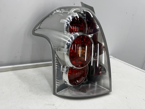 Lampa Toyota Corolla Verso II 04-07r. E121 NOWA lewa tylna EU Oryginalna w błotnik lewy tył 81561-0f020