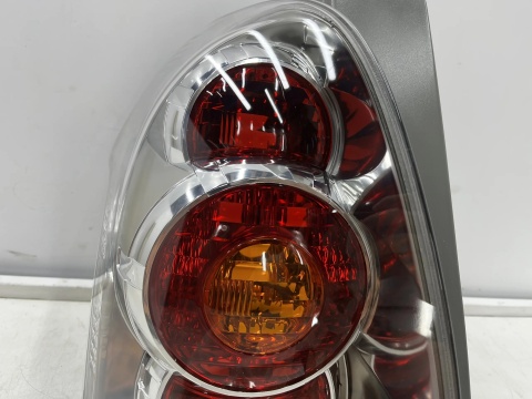 Lampa Toyota Corolla Verso II 04-07r. E121 NOWA lewa tylna EU Oryginalna w błotnik lewy tył 81561-0f020